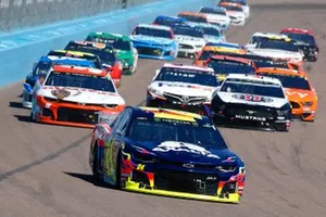 William Byron, Hendrick Motorsports, Chevrolet Camaro Axalta and Chase Elliott, Hendrick Motorsports, Chevrolet Camaro Hooters