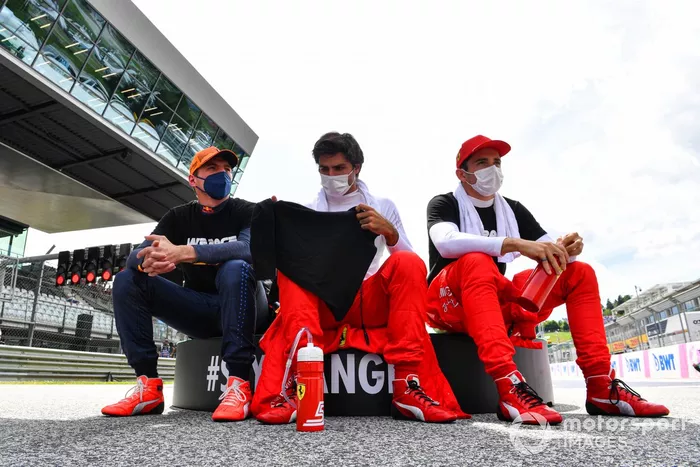 Max Verstappen, Red Bull Racing, Carlos Sainz Jr., Ferrari, Charles Leclerc, Ferrari en la parrilla de salida