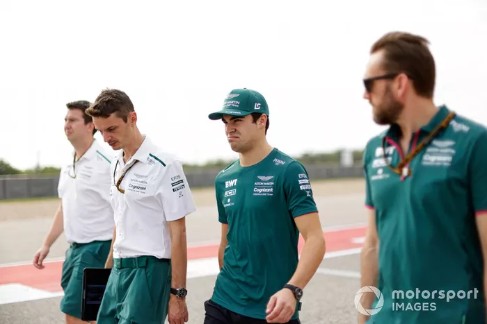 Lance Stroll, Aston Martin camina por la pista