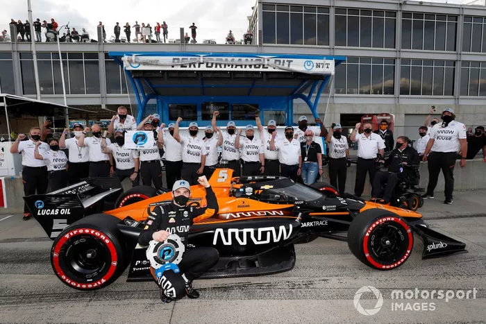 Ganador de la pole Patricio O'Ward, Arrow McLaren SP Chevrolet