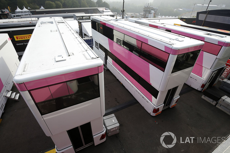Les camions de Force India F1 sans logos Force India