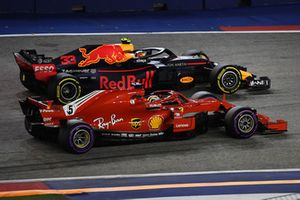 Sebastian Vettel, Ferrari SF71H lotta con Max Verstappen, Red Bull Racing RB14