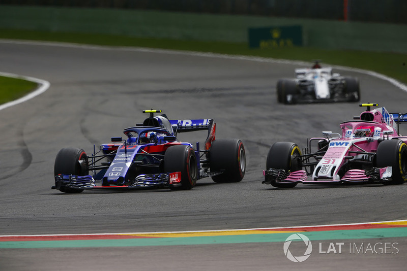 Pierre Gasly, Toro Rosso STR13, leads Esteban Ocon, Racing Point Force India VJM11, and Marcus Ericsson, Sauber C37