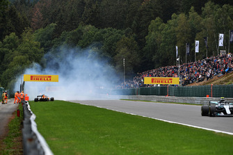 Stoffel Vandoorne, McLaren MCL33, va a sbattere nelle FP3