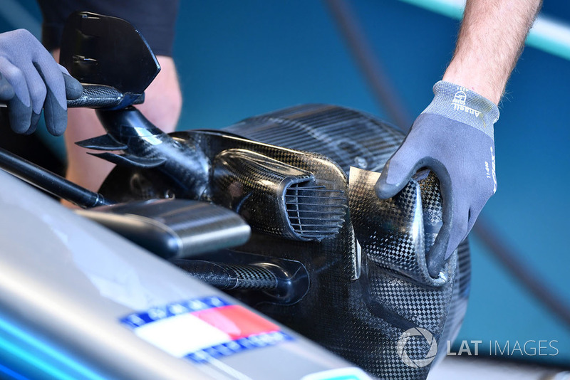 Mercedes AMG F1 W09 front brake duct detail
