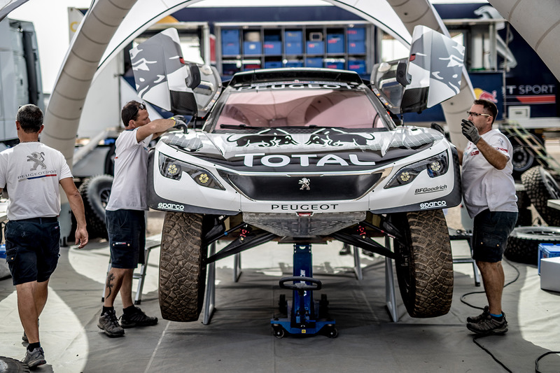 #304 Peugeot Sport Peugeot 3008 DKR: Carlos Sainz, Lucas Cruz