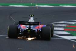 Карлос Сайнс-мол., Scuderia Toro Rosso STR12, іскрить