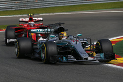 Lewis Hamilton, Mercedes-Benz F1 W08 and Sebastian Vettel, Ferrari SF70H