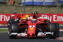 Кими Райкконен, Ferrari SF70H, и Макс Ферстаппен, Red Bull Racing RB13