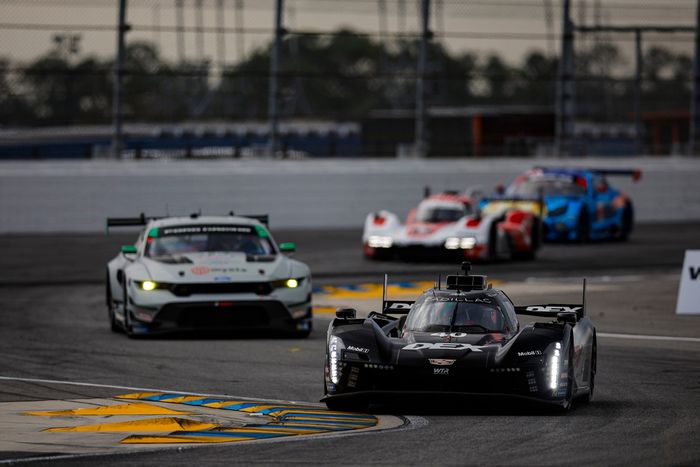 #40 Cadillac Wayne Taylor Racing Cadillac V-Series.R: Jordan Taylor, Louis Deletraz, Colton Herta