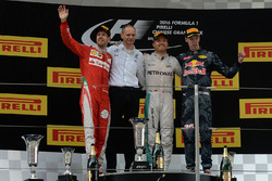 Подиум: победитель - Нико Росберг, Mercedes AMG F1 Team, второе место - Себастьян Феттель, Ferrari,
