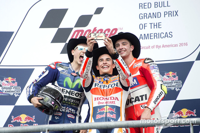 Podium : Le vainqueur Marc Marquez, Repsol Honda Team, Honda; le deuxième Jorge Lorenzo, Movistar Yamaha MotoGP, Yamaha; le troisième Andrea Iannone, Ducati Team, Ducati