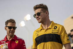 Sebastian Vettel, Ferrari et Nico Hulkenberg, Renault Sport F1 Team lors de la parade des pilotes