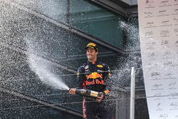 Le vainqueur Daniel Ricciardo, Red Bull Racing