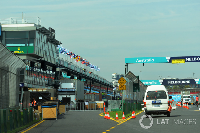 Pitlane en rechte lijn