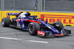 Pierre Gasly, Scuderia Toro Rosso STR13 runs wide