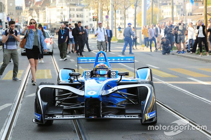 Sébastien Buemi en las calles de  Zürich