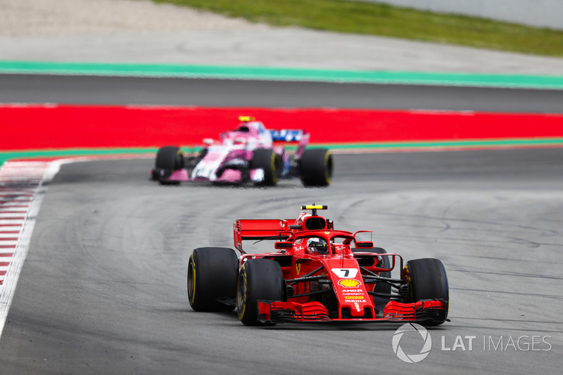 Kimi Raikkonen, Ferrari SF71H, Esteban Ocon, Force India VJM11