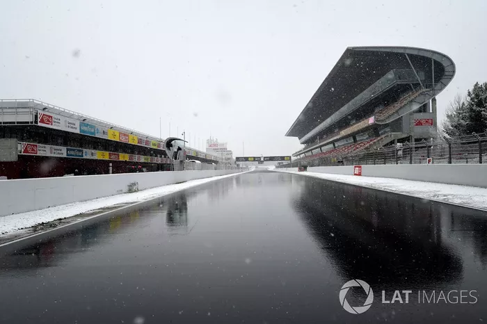 La ligne droite sous la neige