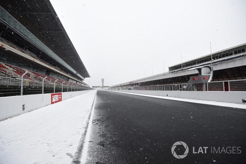 Snow stops testing on day three