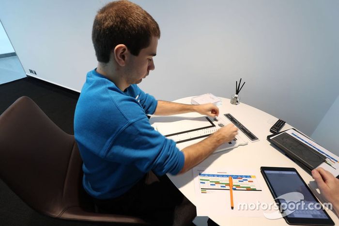 Un participante del McLaren World's Fastest Gamer