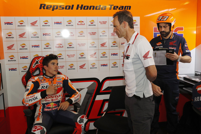 Marc Marquez, Repsol Honda Team, mit Alberto Puig und Santi Hernandez