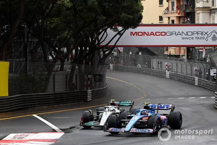 Lewis Hamilton, Mercedes W13, battles with Esteban Ocon, Alpine A522