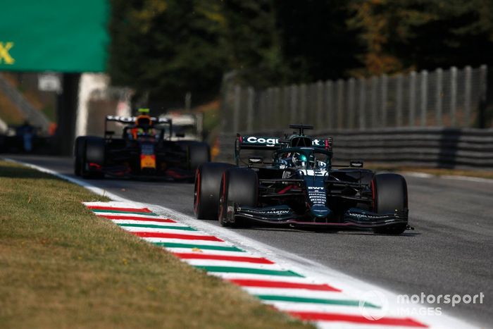 Lance Stroll, Aston Martin AMR21, Sergio Pérez, Red Bull Racing RB16B
