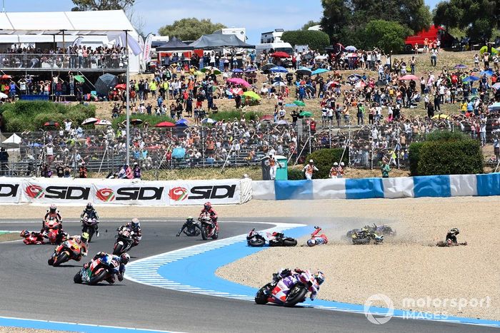 Alex Márquez, Gresini Racing, Marco Bezzecchi, VR46 Racing Team accidente