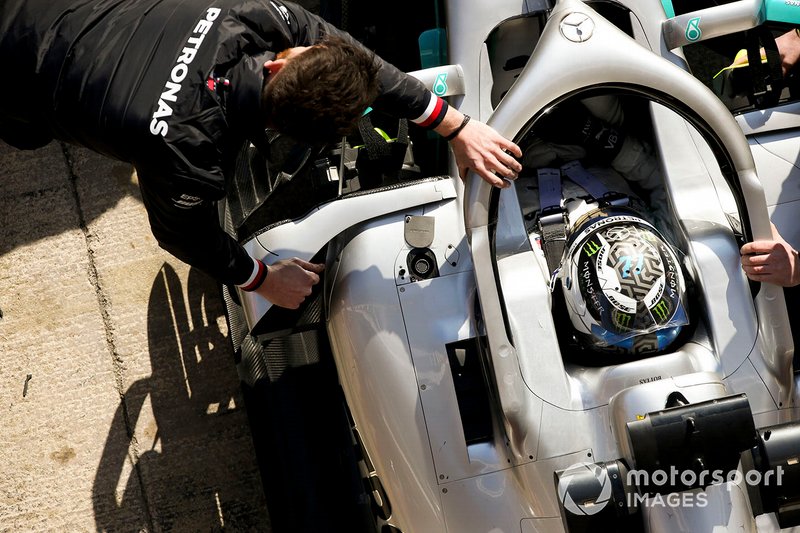 Valtteri Bottas, Mercedes AMG F1, si ferma al box