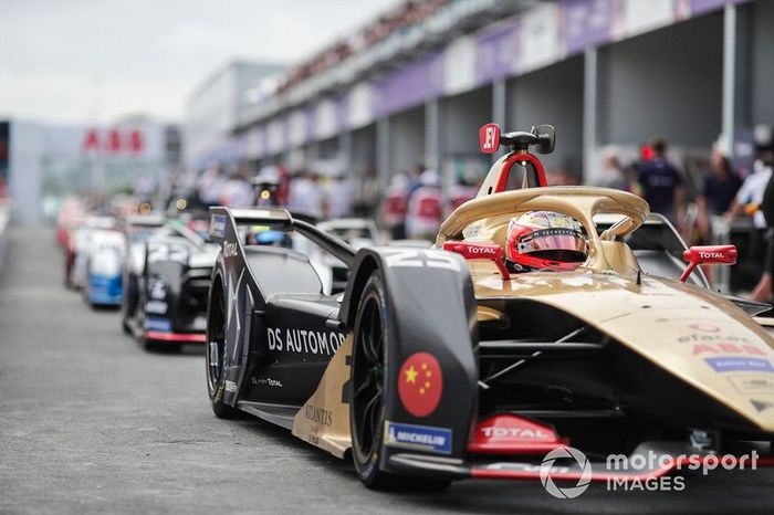 Jean-Eric Vergne, DS TECHEETAH, DS E-Tense FE19, delante de Oliver Rowland, Nissan e.Dams, Nissan IMO1,