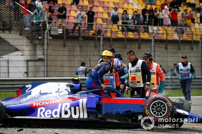 Aftermath of Alexander Albon, Toro Rosso STR14 crash