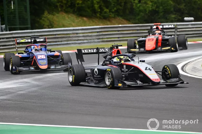 Max Fewtrell, Hitech Grand Prix y Clement Novalak, Carlin 