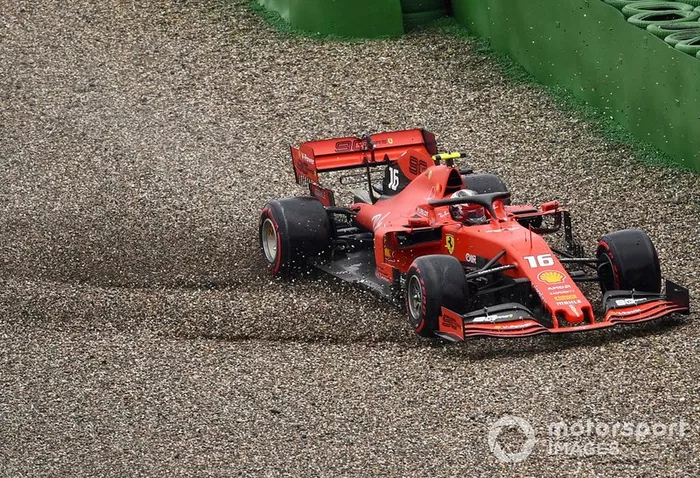 Choque de Charles Leclerc, Ferrari SF90 lo deja fuera de la carrera