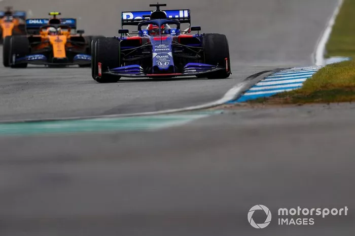 Daniil Kvyat, Toro Rosso STR14, Lando Norris, McLaren MCL34