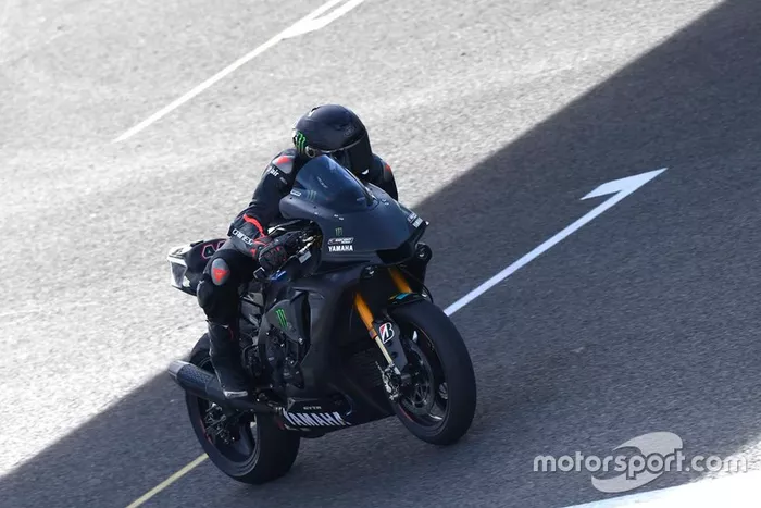 Lewis Hamilton probando la Yamaha Superbike en Jerez