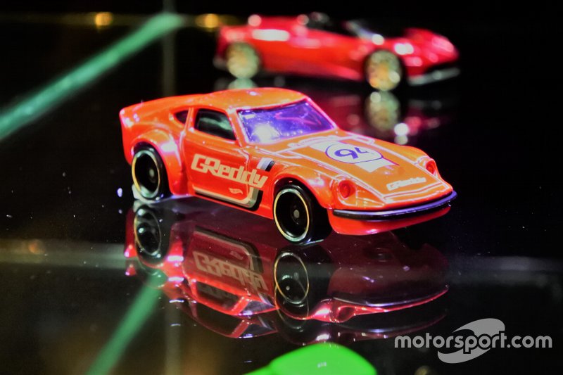 Diecast Nissan Fairlady S30 Hot Wheels