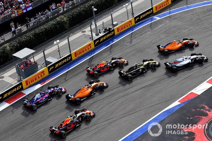 La zona media de la parrilla, con Verstappen ya remontando