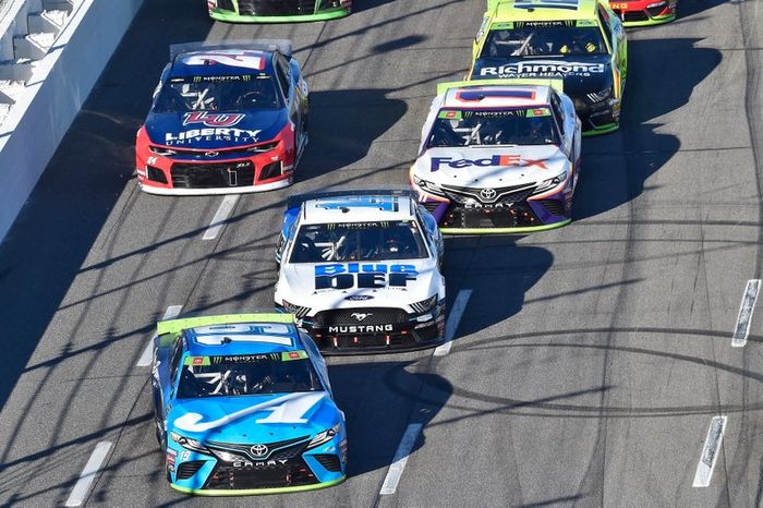 Martin Truex Jr., Joe Gibbs Racing, Toyota Camry Auto Owners Insurance, Clint Bowyer, Stewart-Haas Racing, Ford Mustang BlueDEF