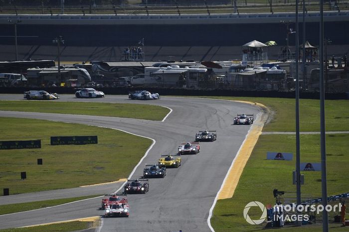 #6 Acura Team Penske Acura DPi, DPi: Juan Pablo Montoya, Dane Cameron, Simon Pagenaud, #31 Whelen Engineering Racing Cadillac DPi, DPi: Filipe Albuquerque, Pipo Derani, Mike Conway, Felipe Nasr