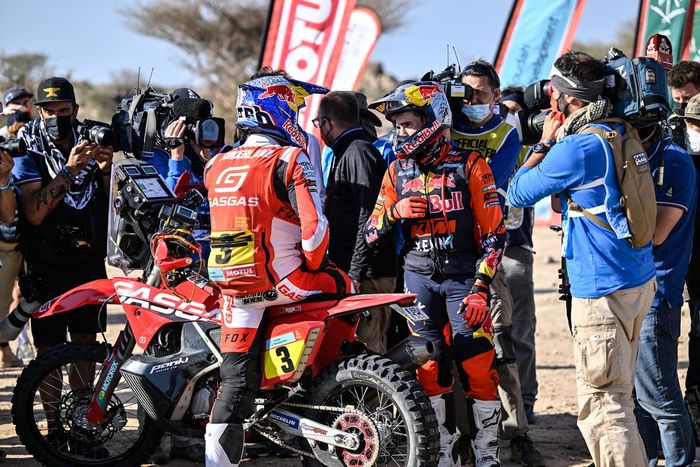 #3 Gasgas Factory Racing: Sam Sunderland, #1 Red Bull KTM Factory Racing: Kevin Benavides