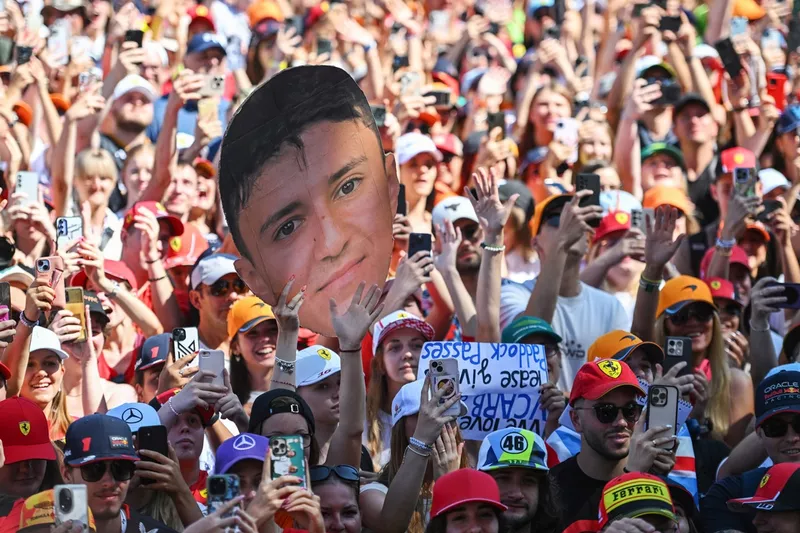 Les fans d'Isack Hadjar, Racing Bulls Team