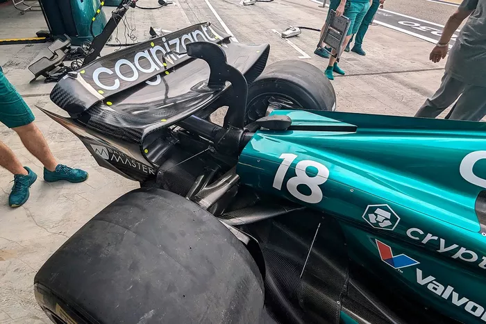 Alerón trasero Aston Martin AMR23