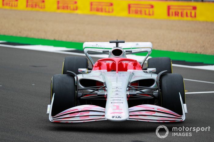 Detalle delantero del coche de Fórmula 1 2022