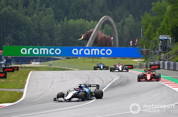 George Russell, Williams FW43B, Carlos Sainz Jr., Ferrari SF21, Kimi Raikkonen, Alfa Romeo Racing C41