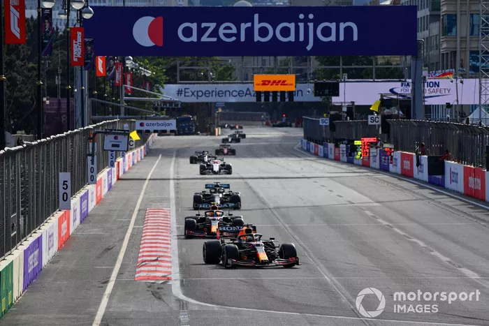 Max Verstappen, Red Bull Racing RB16B, Sergio Pérez, Red Bull Racing RB16B, Lewis Hamilton, Mercedes W12