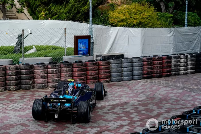 Marcus Armstrong, DAMS abandona