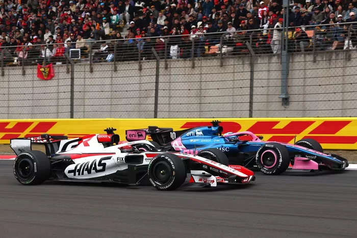 Pierre Gasly, Alpine, Esteban Ocon, Haas F1 Team
