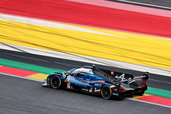 #36 Alpine Endurance Team Alpine A424: Jules Gounon, Frederic Makowiecki, Victor Martins