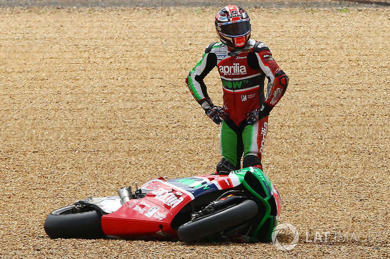 Sam Lowes, Aprilia Racing Team Gresini, après sa chute